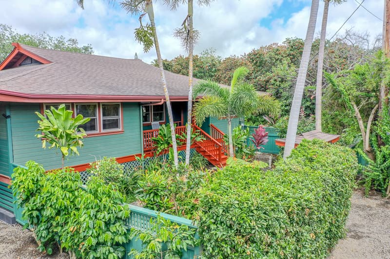 94-6506 AHI RD, Naalehu, HI 96772