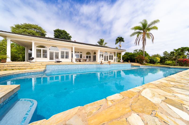 647 KAUHIULA RD, Hilo, HI 96720
