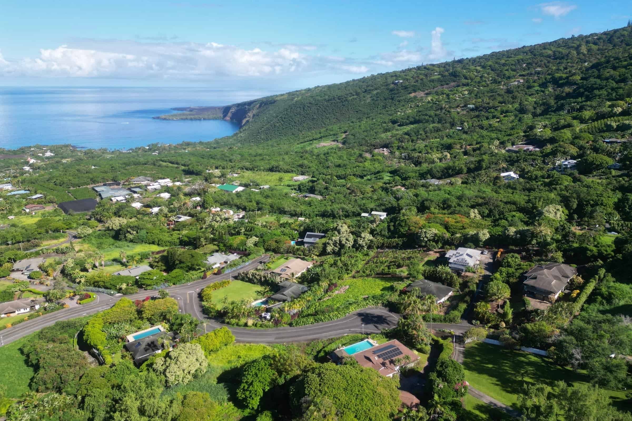 Oceanview homes in Kona and Kohala Coast, Big Island Hawaii lifestyle and scenic landscapes.