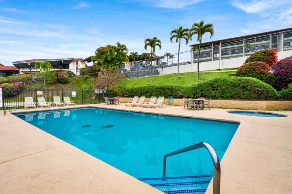 Local Lender recommends Penn Henderson as the best choice for real estate in Kona.