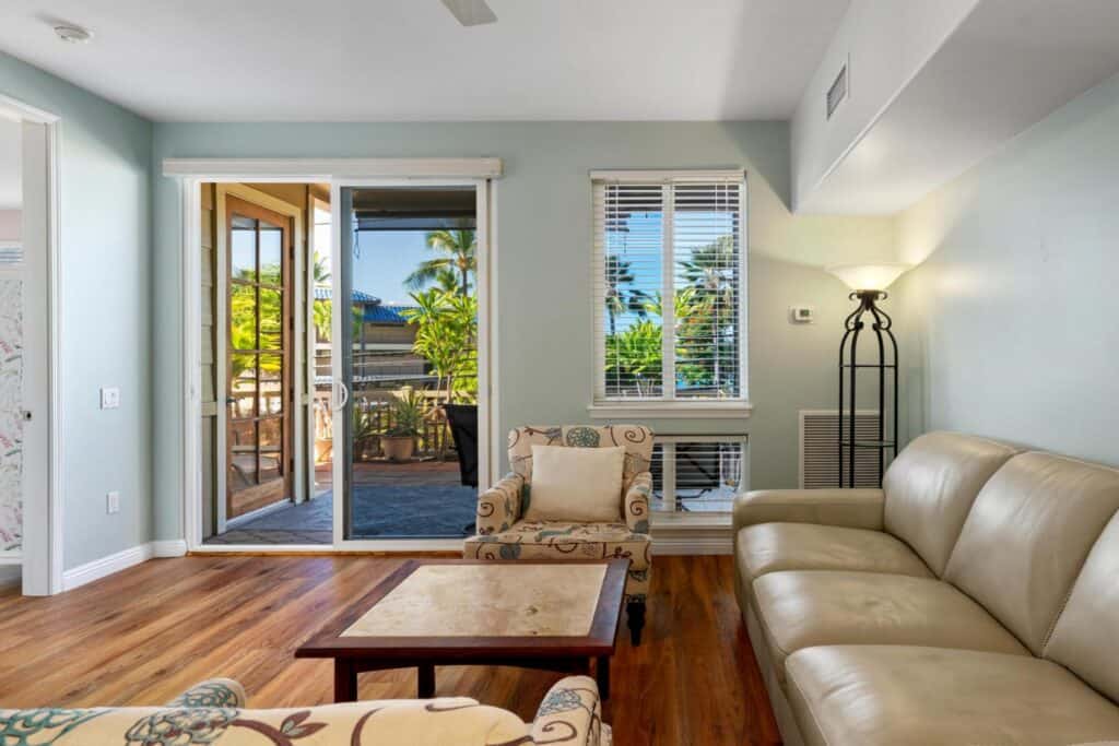 Best listing agent in Kona - Penn Henderson.